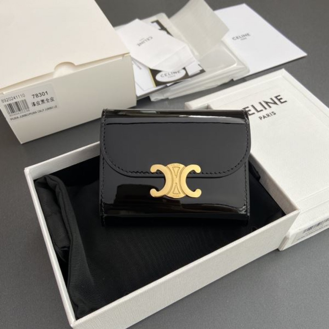 続々とお目見える夏季新作 CELINE スーパーコピー 三つ折り財布 ラグジュアリーな魅力