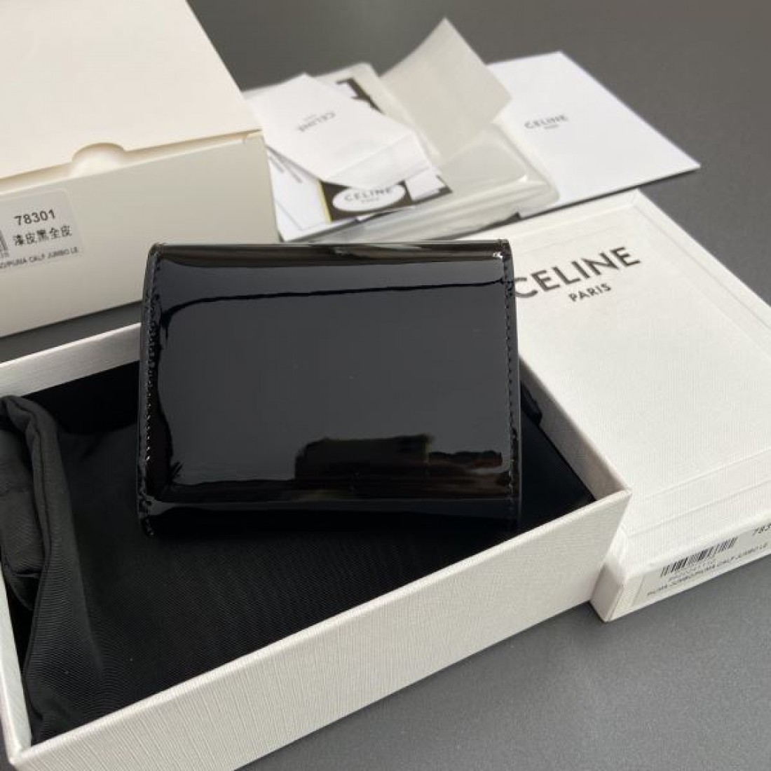 続々とお目見える夏季新作 CELINE スーパーコピー 三つ折り財布 ラグジュアリーな魅力
