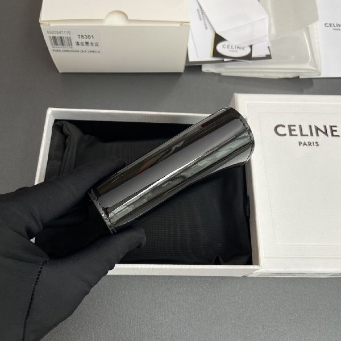 続々とお目見える夏季新作 CELINE スーパーコピー 三つ折り財布 ラグジュアリーな魅力