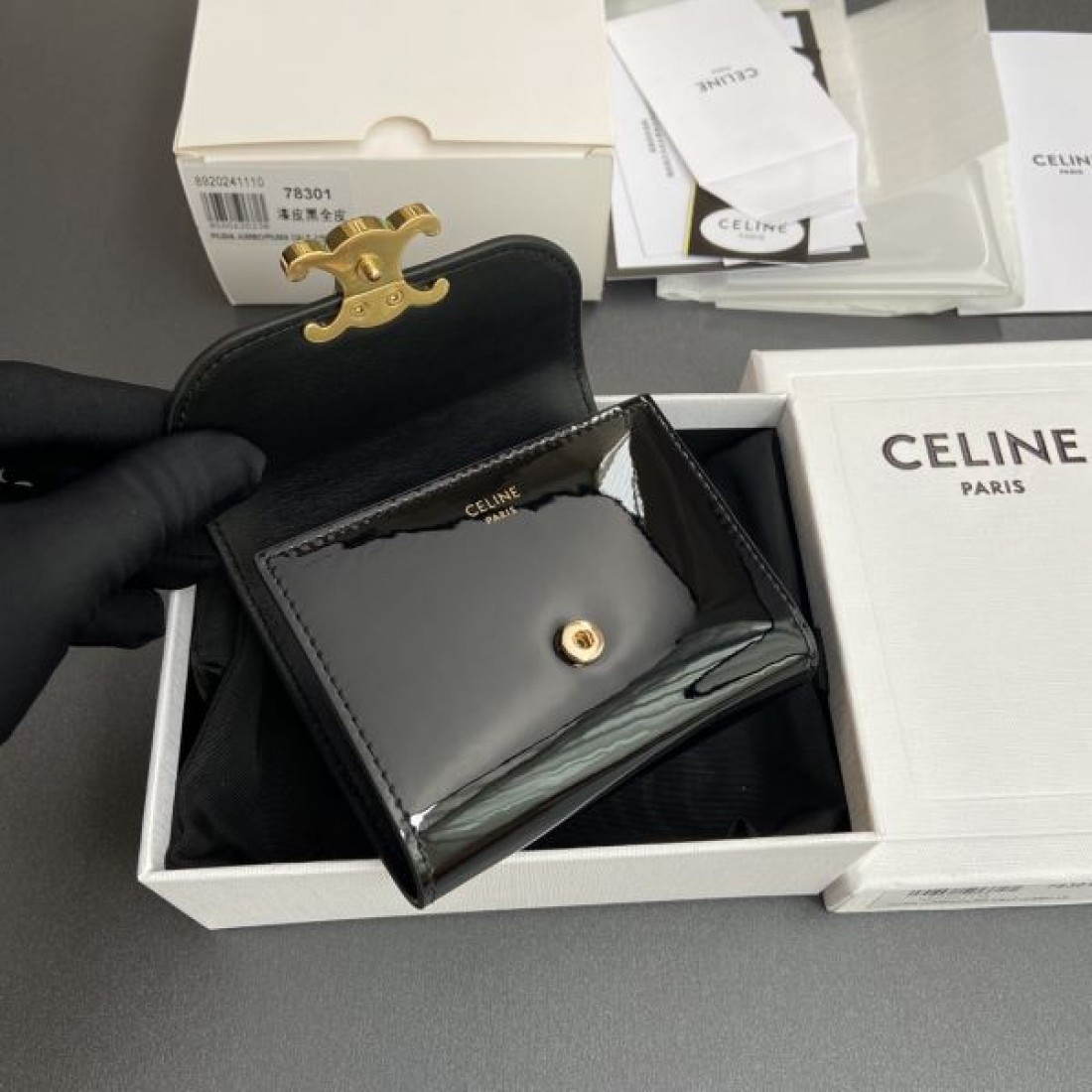 続々とお目見える夏季新作 CELINE スーパーコピー 三つ折り財布 ラグジュアリーな魅力