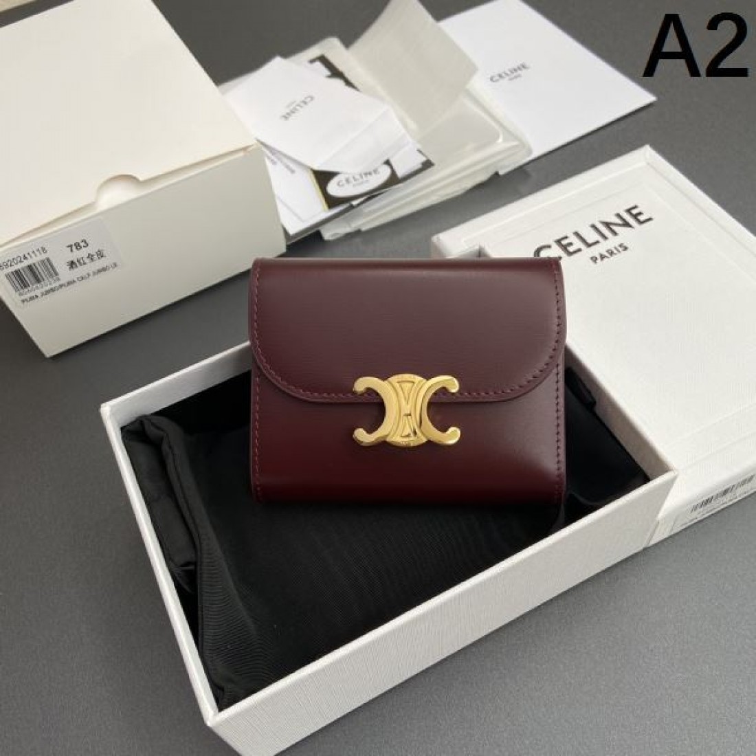 とっても夏らしいアイテム CELINE スーパーコピー 三つ折り財布 リピート率高め