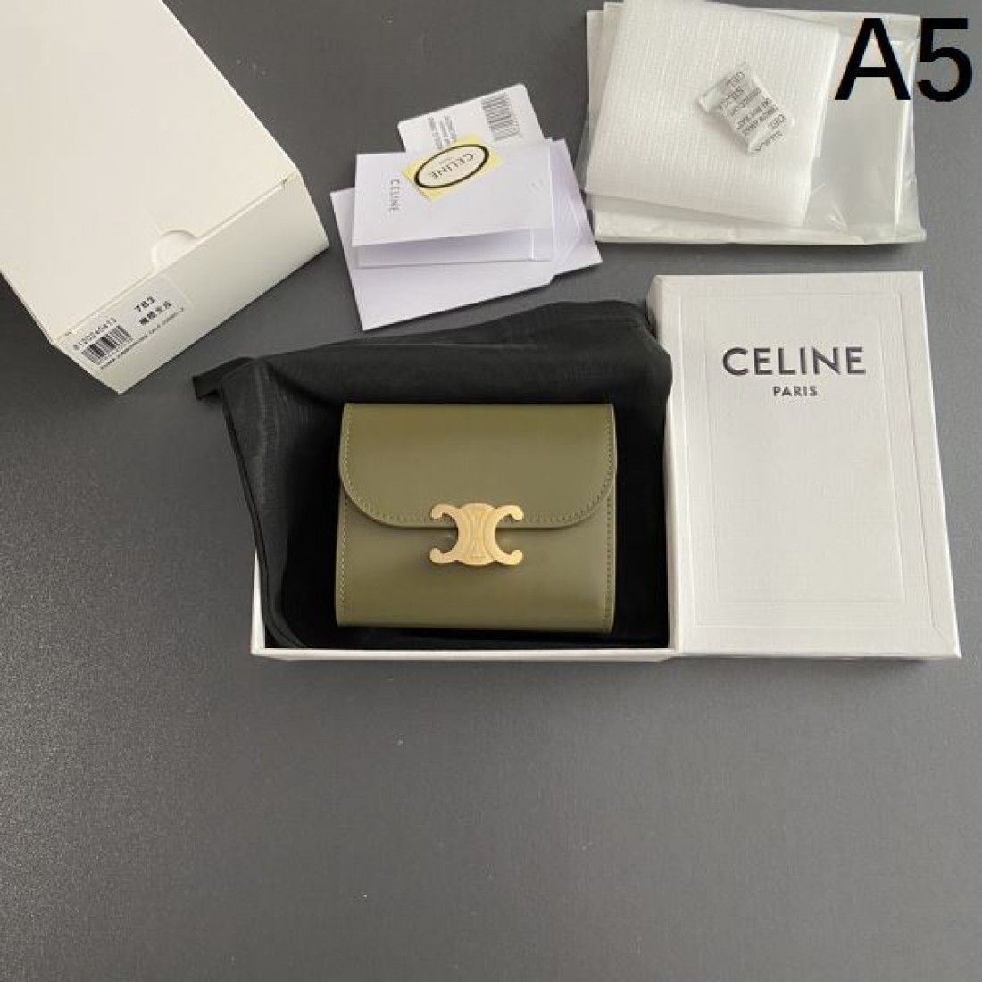とっても夏らしいアイテム CELINE スーパーコピー 三つ折り財布 リピート率高め