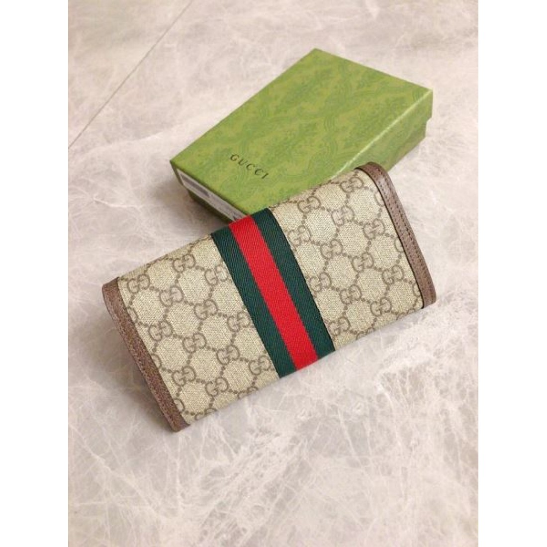 季節の変わり目 GUCCI スーパーコピー 長財布 アイテムに活躍する