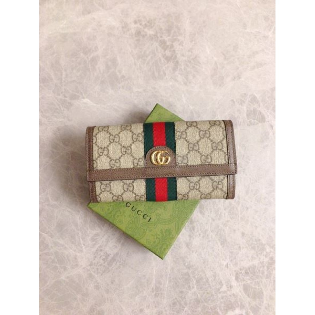 季節の変わり目 GUCCI スーパーコピー 長財布 アイテムに活躍する