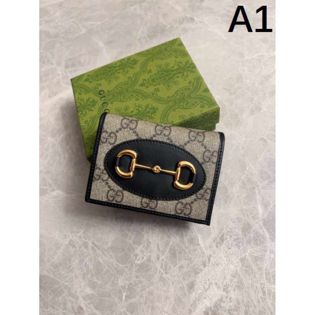 ★夏は目を引くスタイル★GUCCI スーパーコピー 二つ折り財布♪激安高品質新作