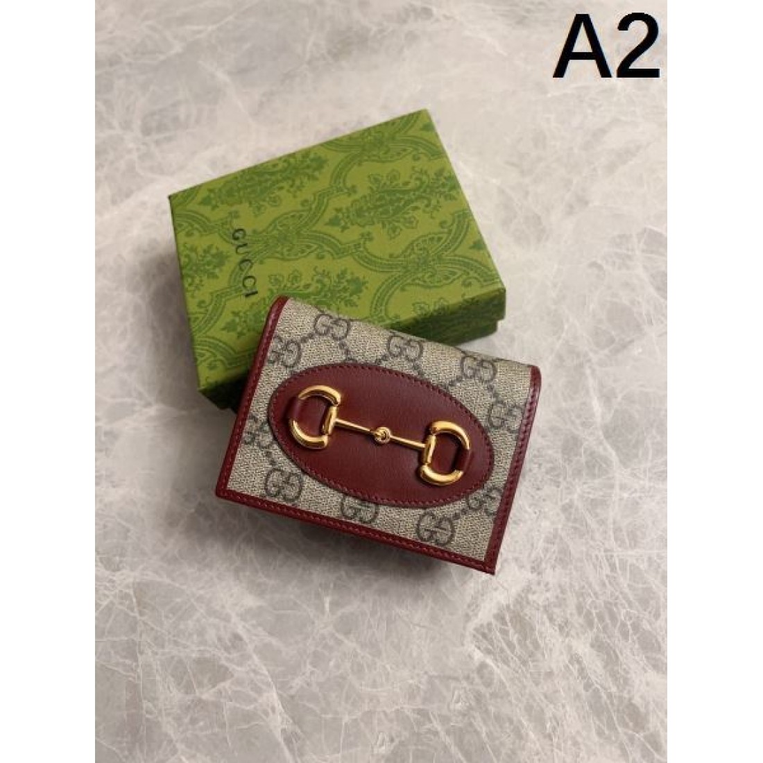 ★夏は目を引くスタイル★GUCCI スーパーコピー 二つ折り財布♪激安高品質新作