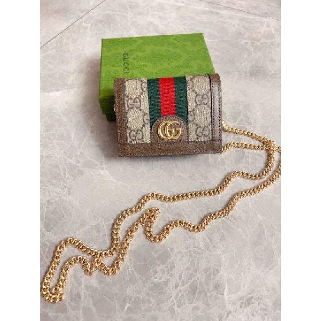 夏季新作に狙うファン殺到 GUCCI スーパーコピー 二つ折り財布 注目度抜群