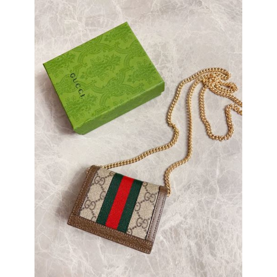 夏季新作に狙うファン殺到 GUCCI スーパーコピー 二つ折り財布 注目度抜群
