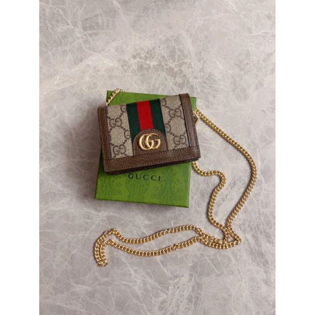 夏季新作に狙うファン殺到 GUCCI スーパーコピー 二つ折り財布 注目度抜群