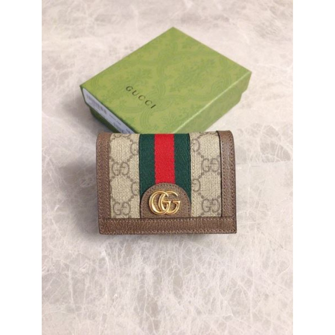 夢中になる夏季新作が続出 GUCCI スーパーコピー 二つ折り財布 話題沸騰中
