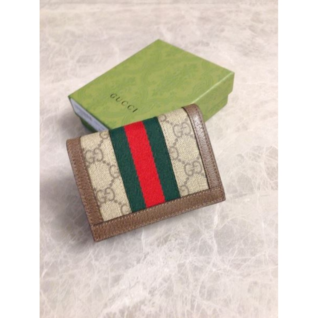 夢中になる夏季新作が続出 GUCCI スーパーコピー 二つ折り財布 話題沸騰中