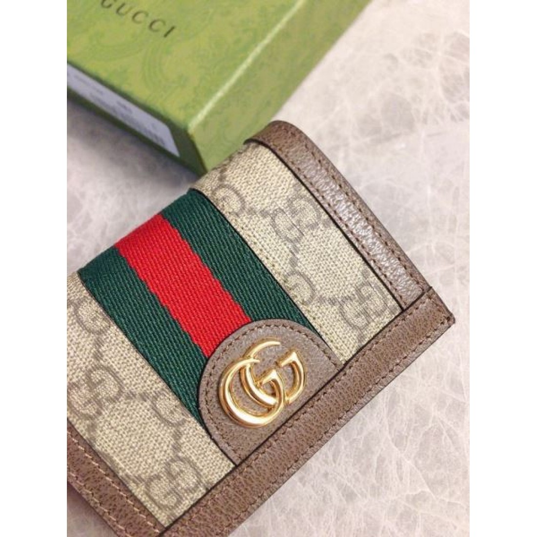 夢中になる夏季新作が続出 GUCCI スーパーコピー 二つ折り財布 話題沸騰中