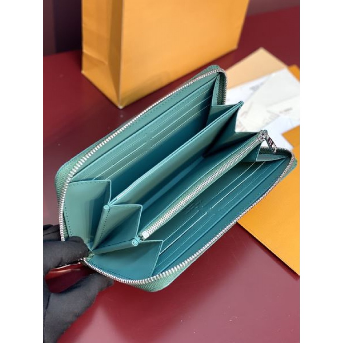 魅力的なポイント GUCCI スーパーコピー 長財布 アイテムに活躍 2025SS