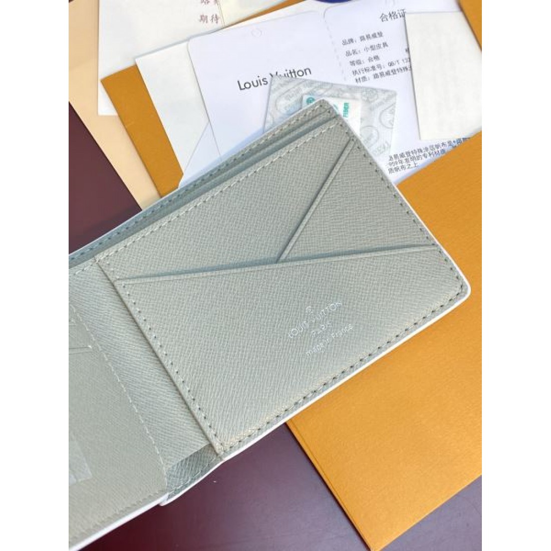 とってもお買い得 LOUIS VUITTON スーパーコピー 二つ折り財布 スタイリッシュな逸品