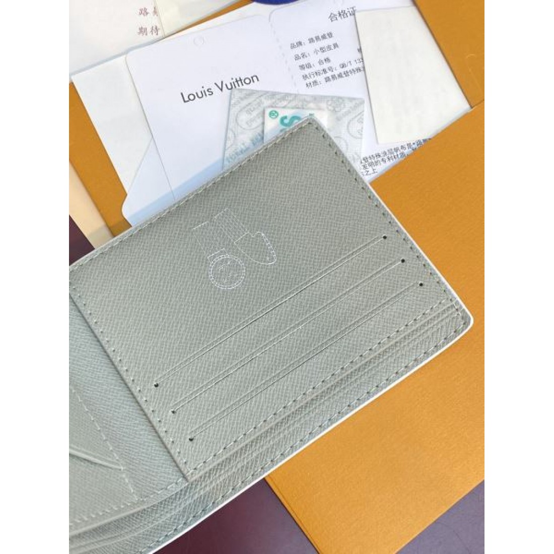 とってもお買い得 LOUIS VUITTON スーパーコピー 二つ折り財布 スタイリッシュな逸品