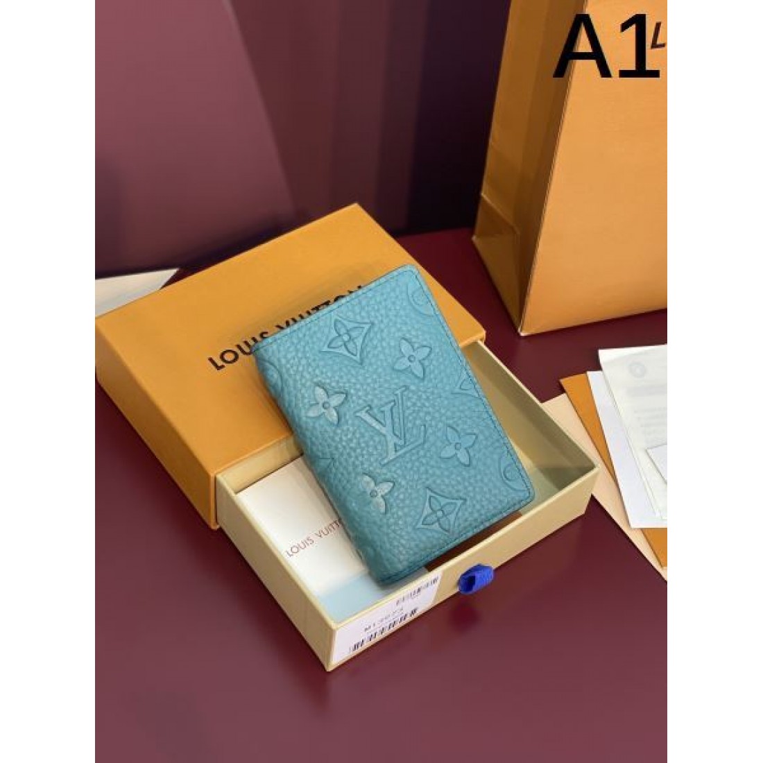 非常に人気が高い LOUIS VUITTON スーパーコピー 二つ折り財布 洗練された雰囲気