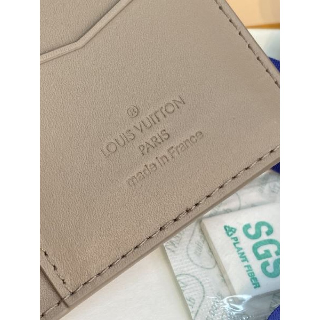 非常に人気が高い LOUIS VUITTON スーパーコピー 二つ折り財布 洗練された雰囲気