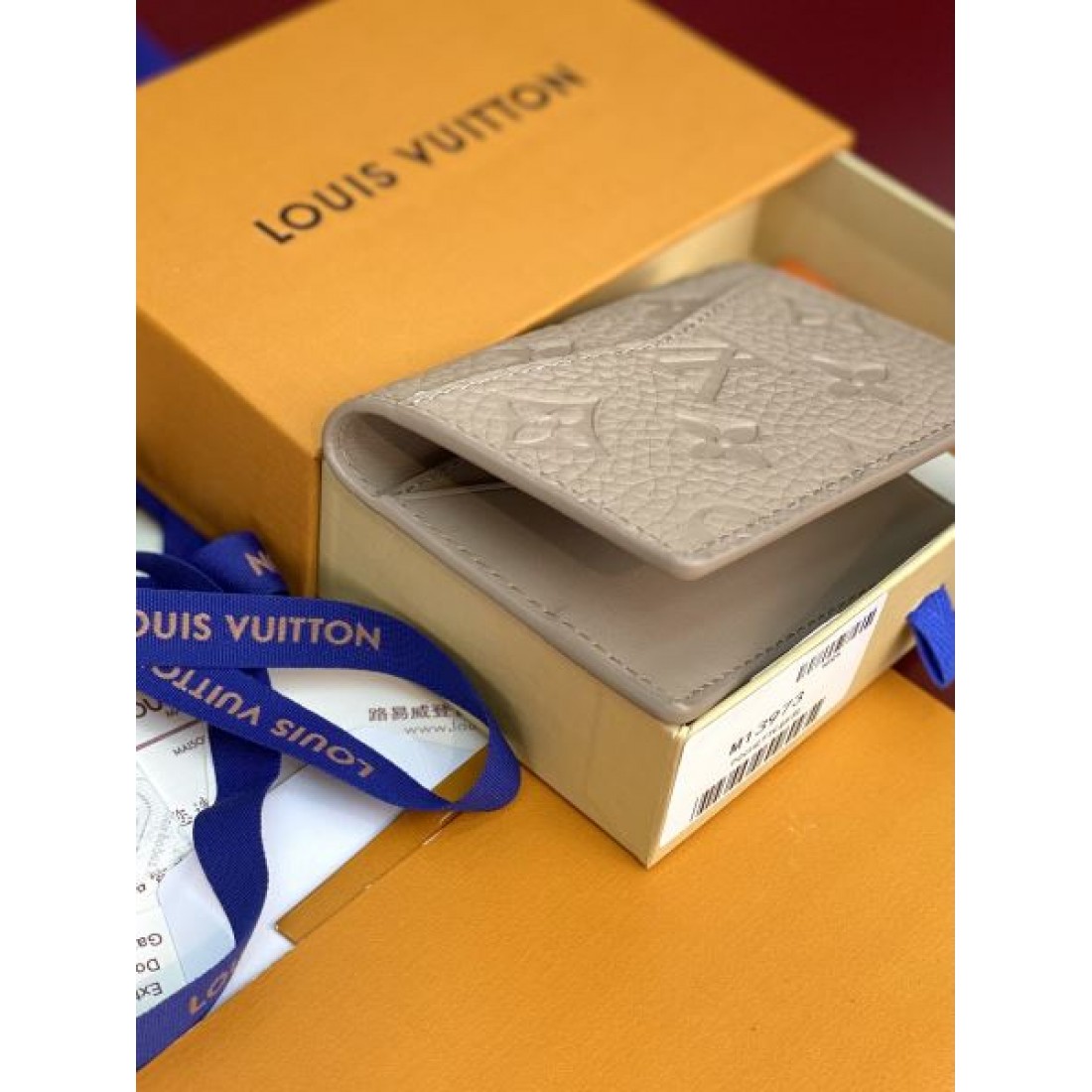 非常に人気が高い LOUIS VUITTON スーパーコピー 二つ折り財布 洗練された雰囲気