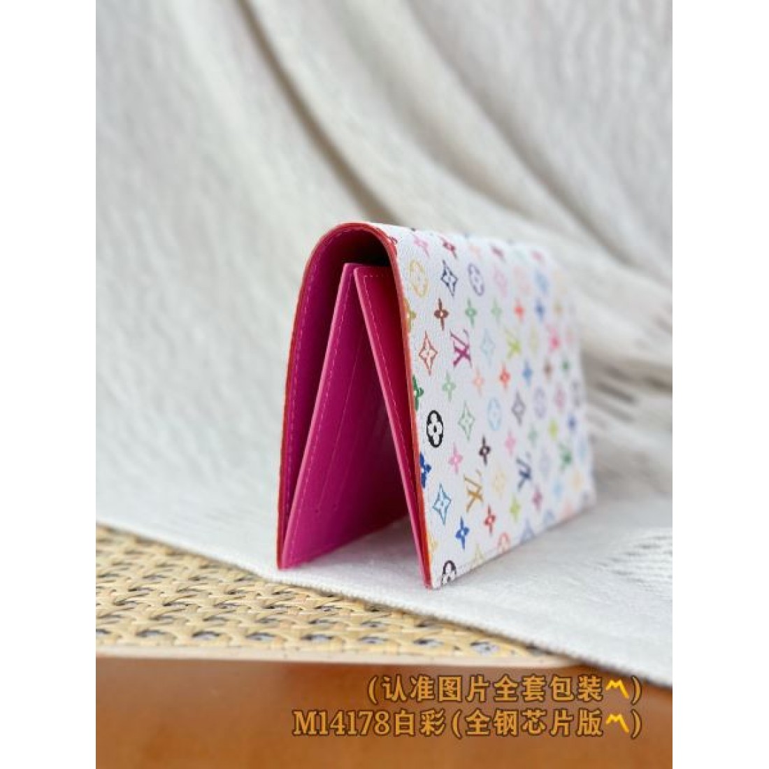 大人気限定カラー LOUIS VUITTON スーパーコピー 二つ折り財布 都会的な印象