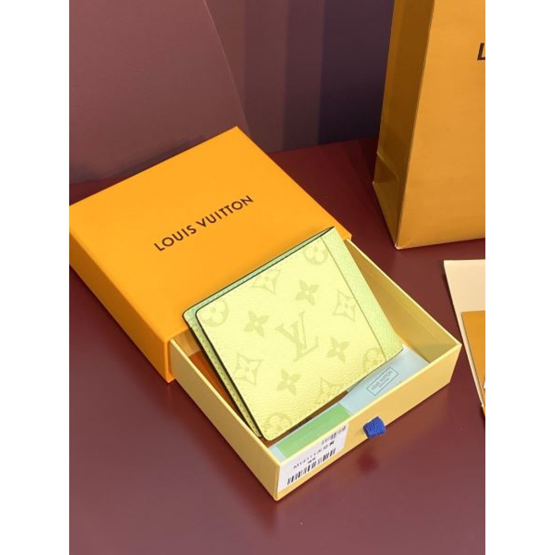 春の新生活にぴったり LOUIS VUITTON スーパーコピー 二つ折り財布 プレミアム感満載