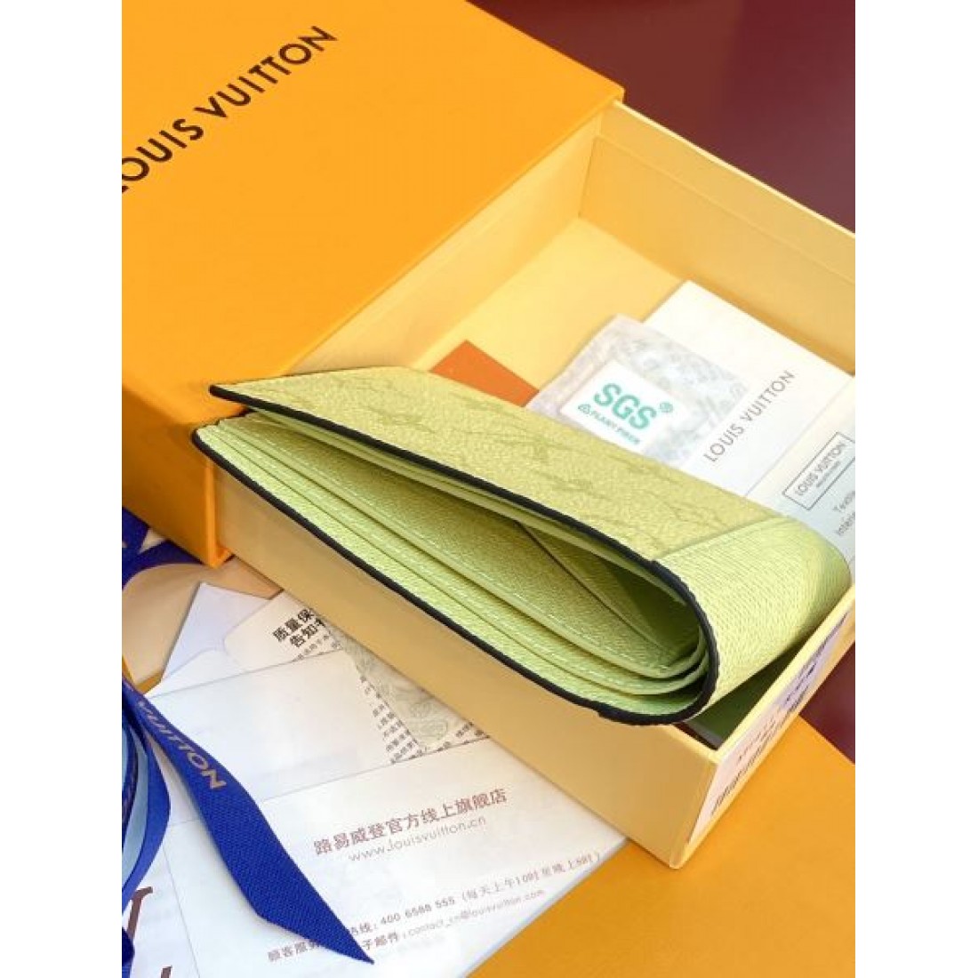 春の新生活にぴったり LOUIS VUITTON スーパーコピー 二つ折り財布 プレミアム感満載