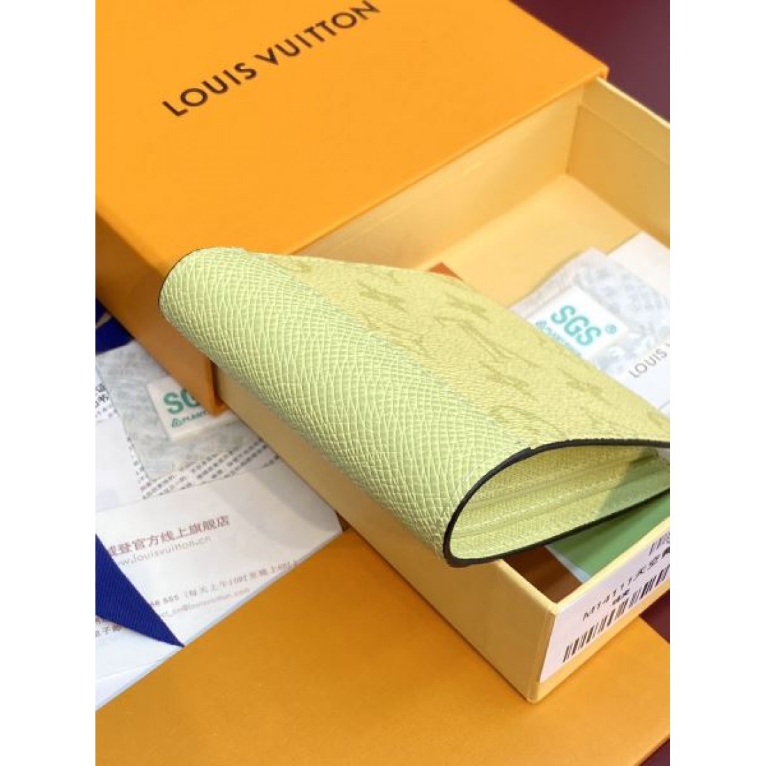春の新生活にぴったり LOUIS VUITTON スーパーコピー 二つ折り財布 プレミアム感満載