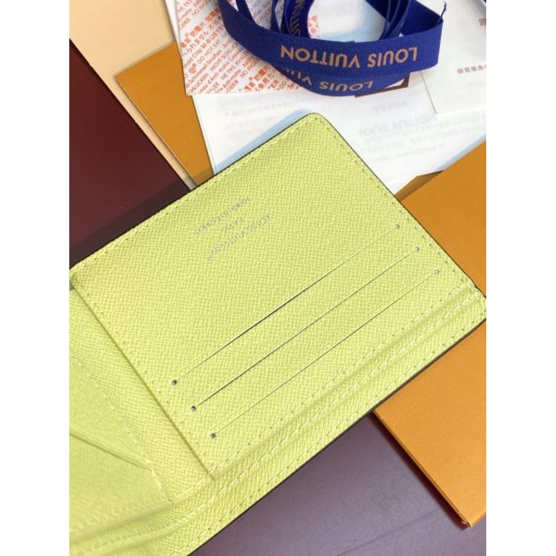 春の新生活にぴったり LOUIS VUITTON スーパーコピー 二つ折り財布 プレミアム感満載