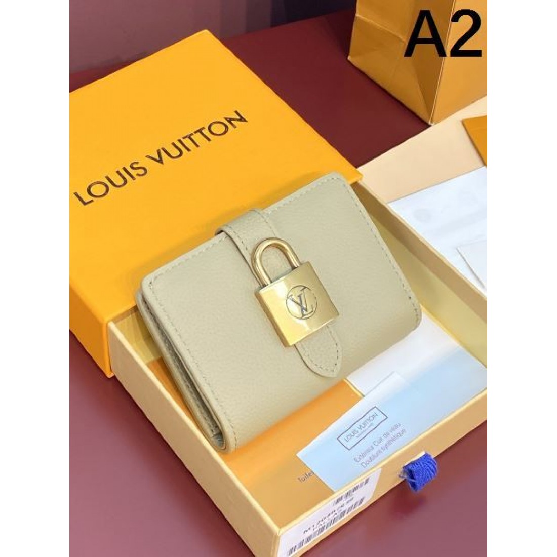 入手困難アイテム LOUIS VUITTON スーパーコピー 二つ折り財布 今季マストバイ