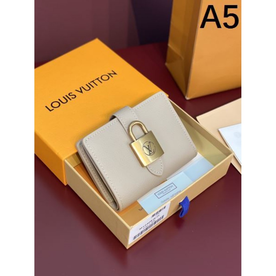 入手困難アイテム LOUIS VUITTON スーパーコピー 二つ折り財布 今季マストバイ