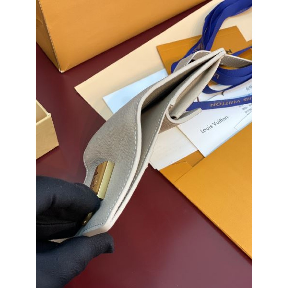 入手困難アイテム LOUIS VUITTON スーパーコピー 二つ折り財布 今季マストバイ