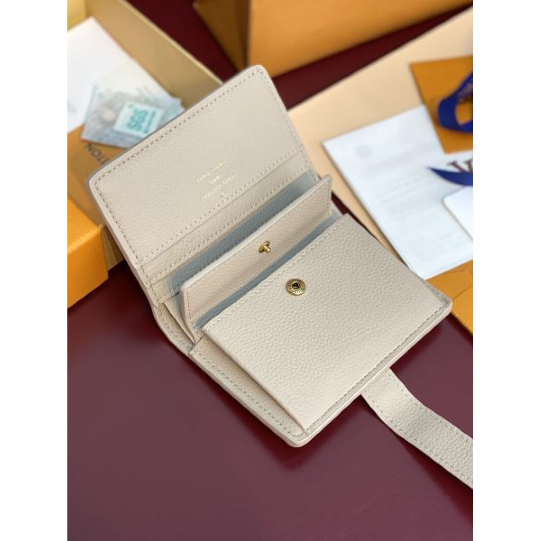 入手困難アイテム LOUIS VUITTON スーパーコピー 二つ折り財布 今季マストバイ