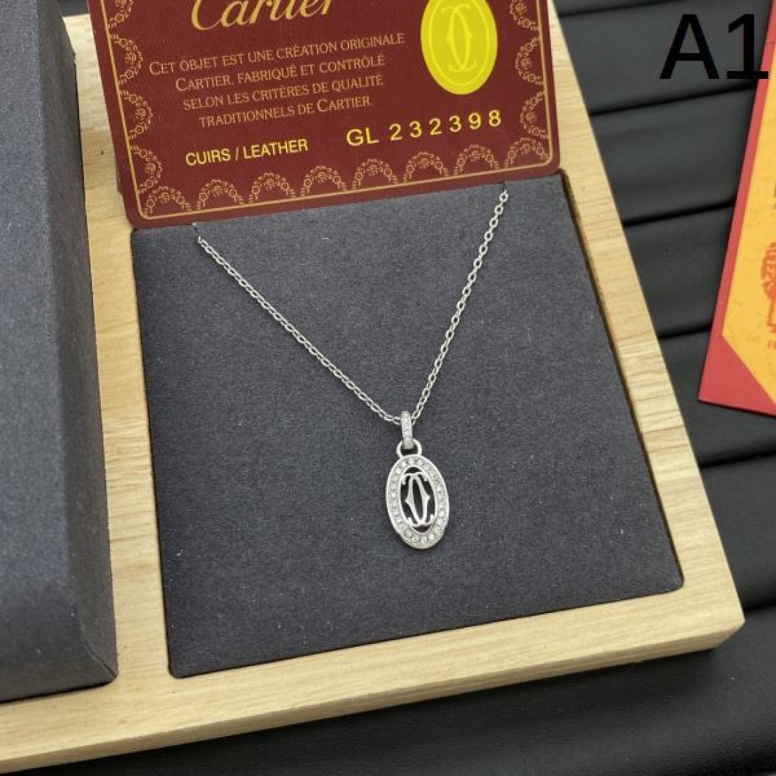 カルティエ スーパーコピー ネックレス ロゴ カッコ良くキあります CARTIER