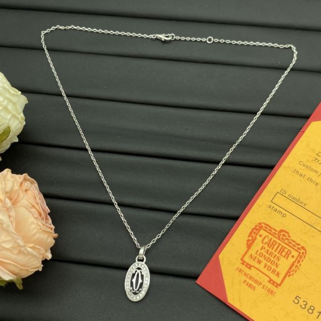 カルティエ スーパーコピー ネックレス ロゴ カッコ良くキあります CARTIER