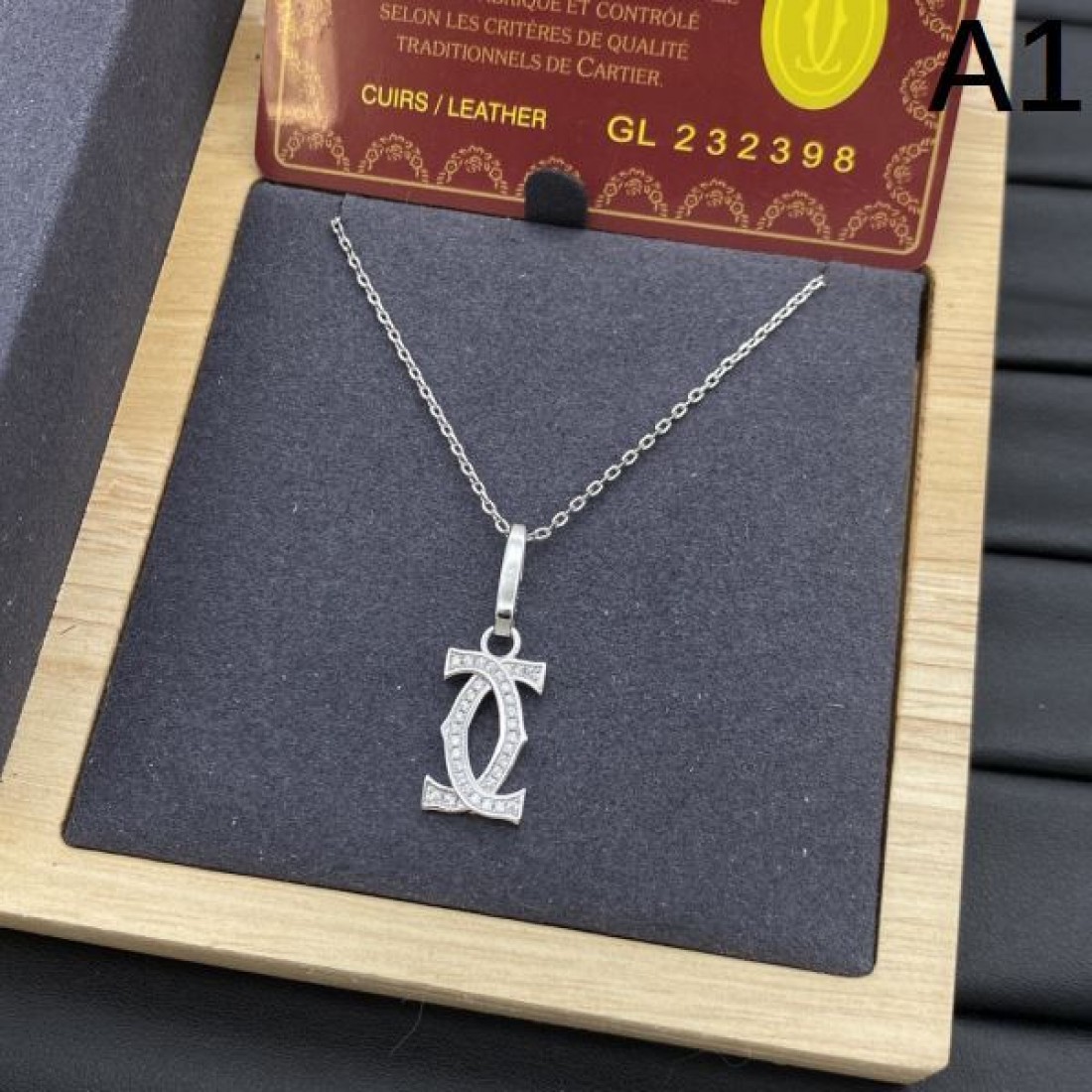 カルティエ コピー イヤリング ロゴ ファッションの流行り CARTIER