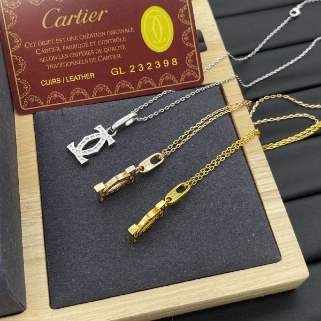 カルティエ コピー イヤリング ロゴ ファッションの流行り CARTIER