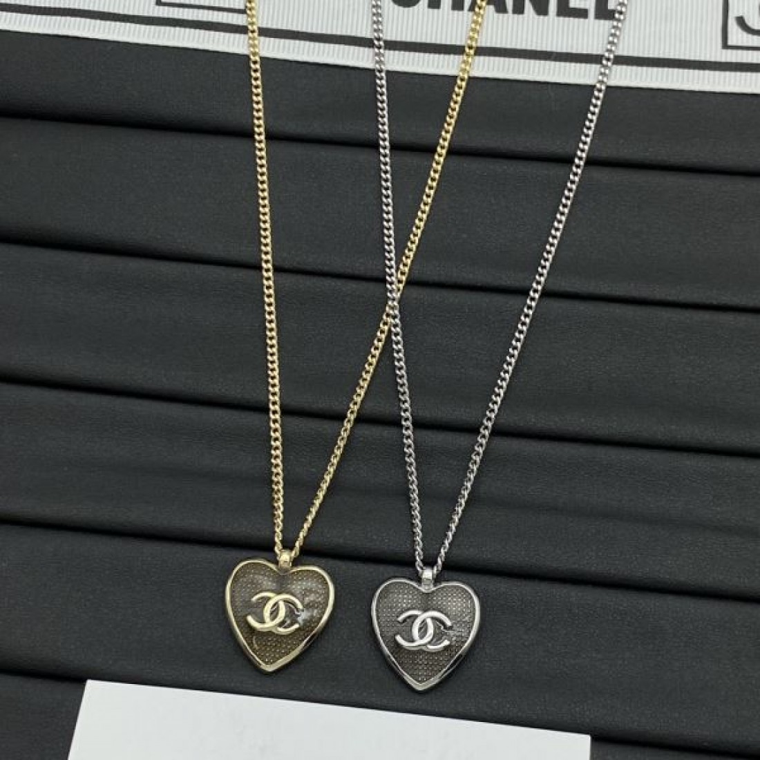 CHANEL スーパーコピー ネックレス ロゴ 大人っぽいスタイルが完成 シャネル