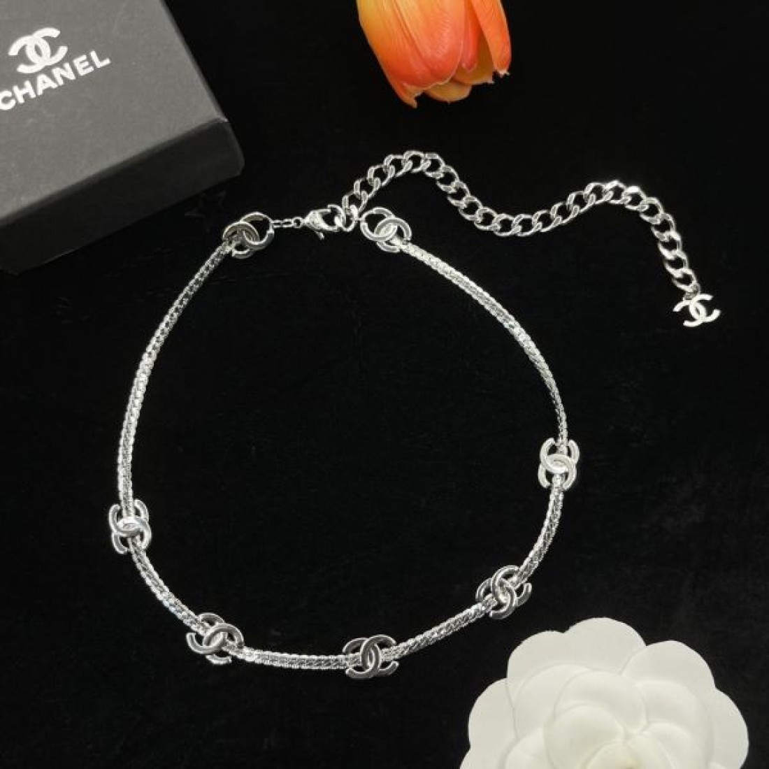シャネル コピー ネックレス ロゴ 今季は色を使った注目新品 CHANEL