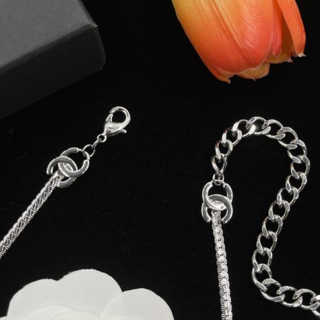 シャネル コピー ネックレス ロゴ 今季は色を使った注目新品 CHANEL
