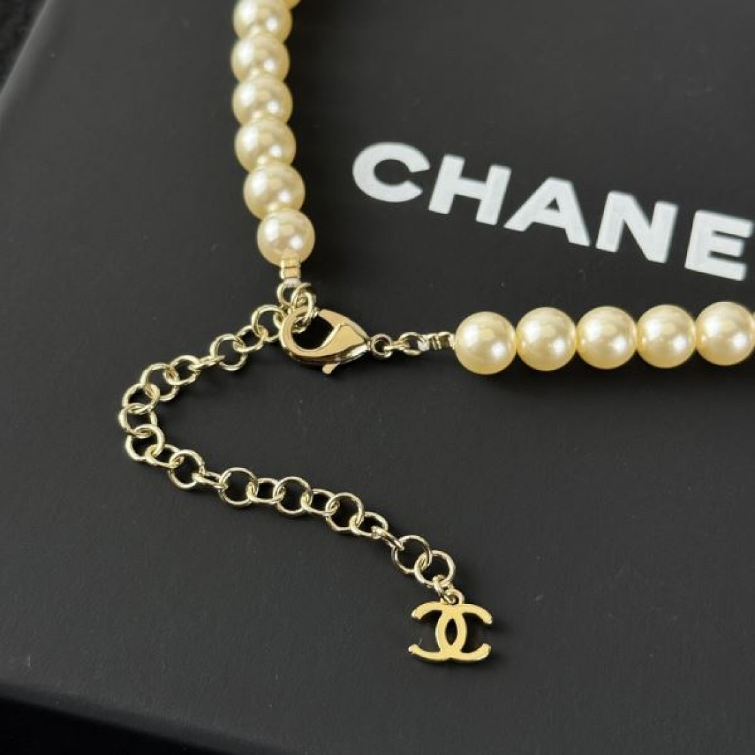シャネル コピー ネックレス ロゴ 人気沸騰中 おしゃれ新品 CHANEL