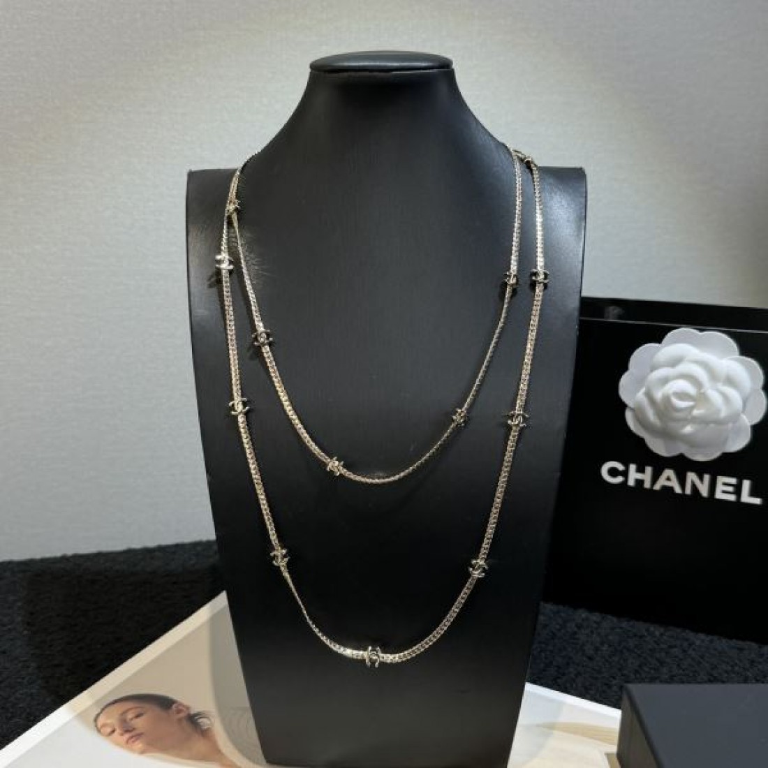 シャネル コピー ネックレス ロゴ 先シーズンに引き続き新品 CHANEL