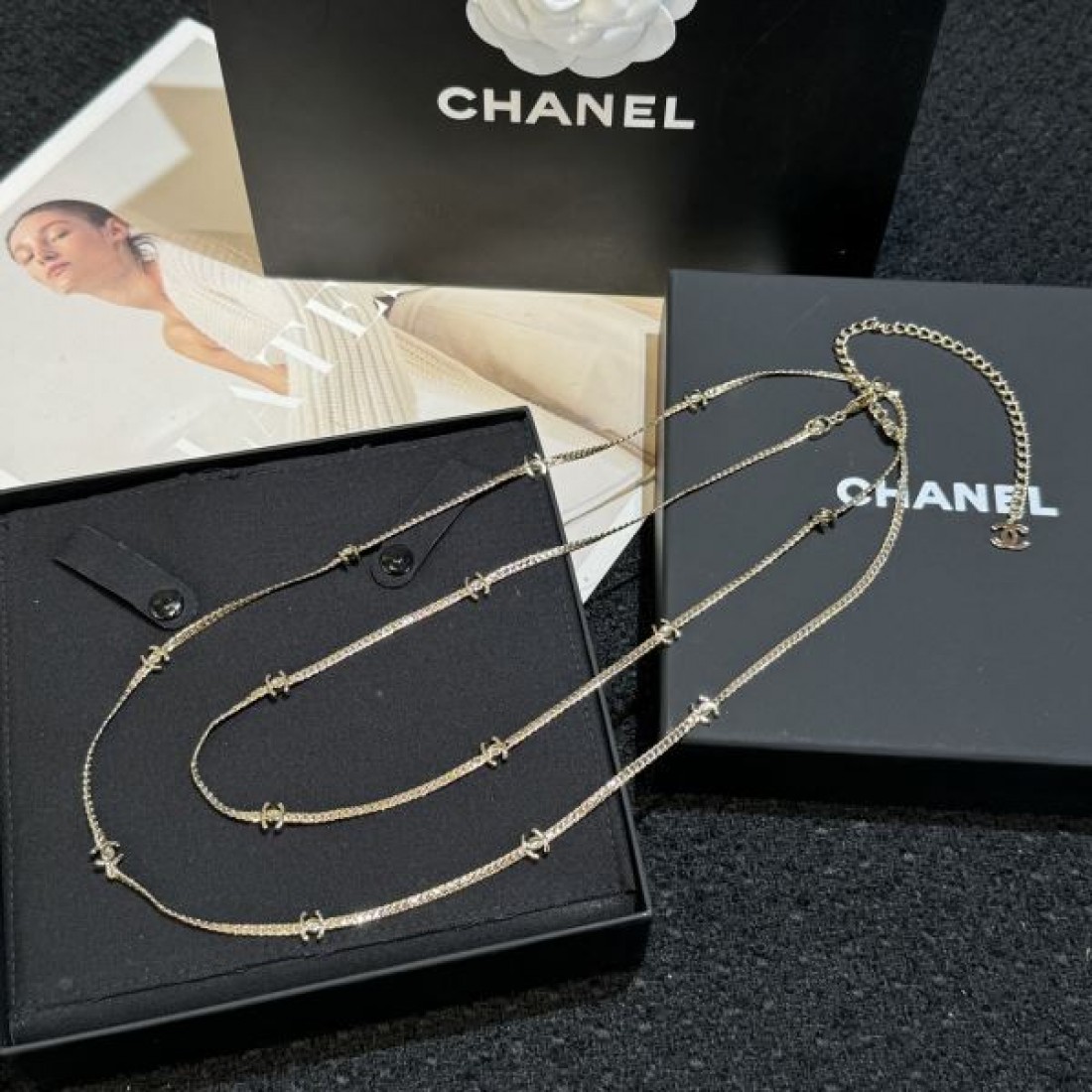 シャネル コピー ネックレス ロゴ 先シーズンに引き続き新品 CHANEL