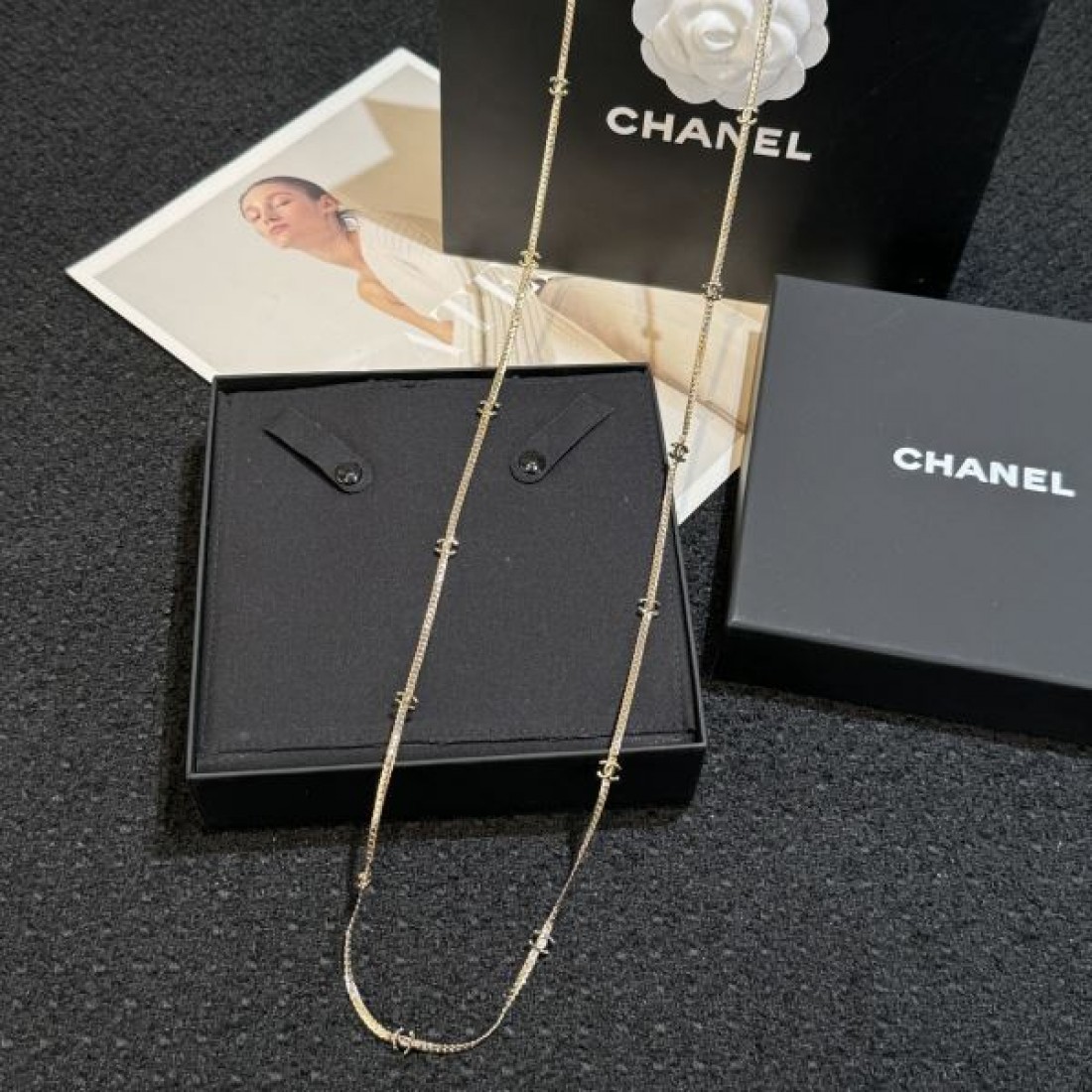 シャネル コピー ネックレス ロゴ 先シーズンに引き続き新品 CHANEL
