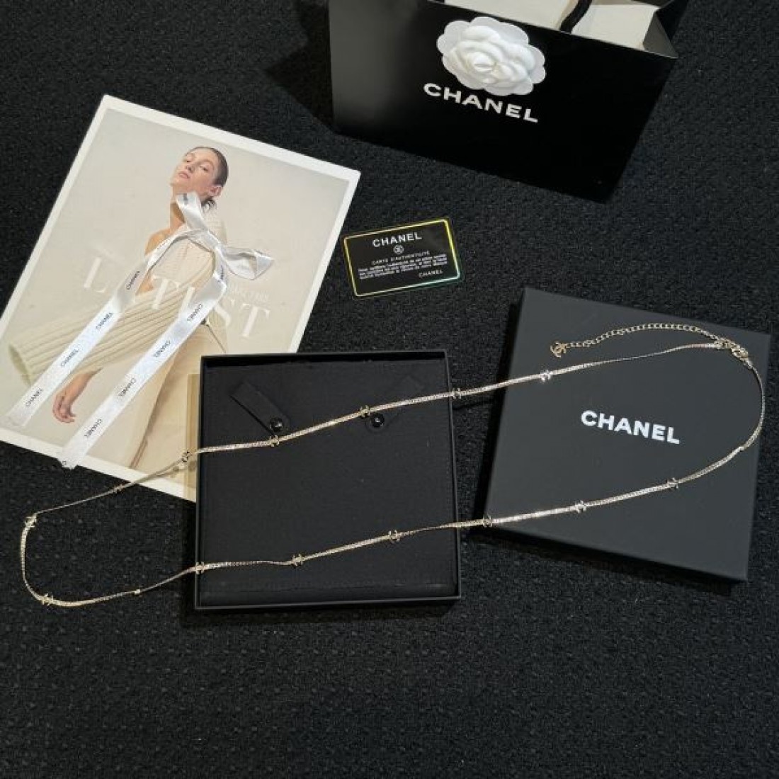 シャネル コピー ネックレス ロゴ 先シーズンに引き続き新品 CHANEL