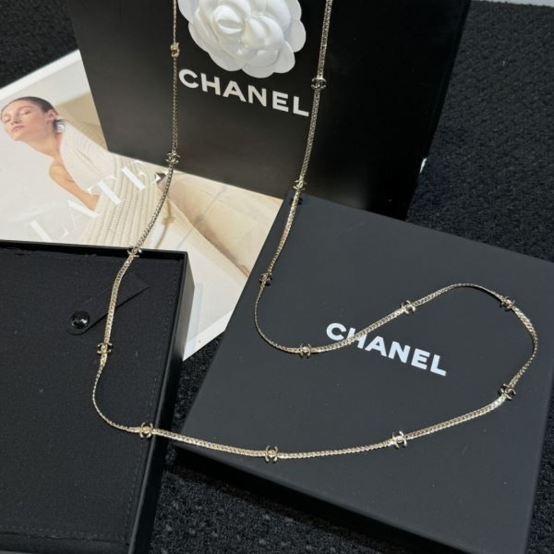シャネル コピー ネックレス ロゴ 先シーズンに引き続き新品 CHANEL