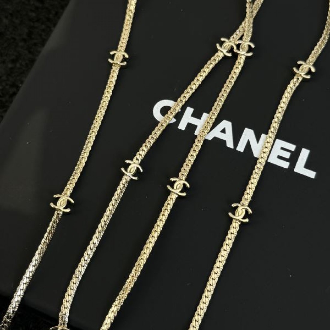 シャネル コピー ネックレス ロゴ 先シーズンに引き続き新品 CHANEL