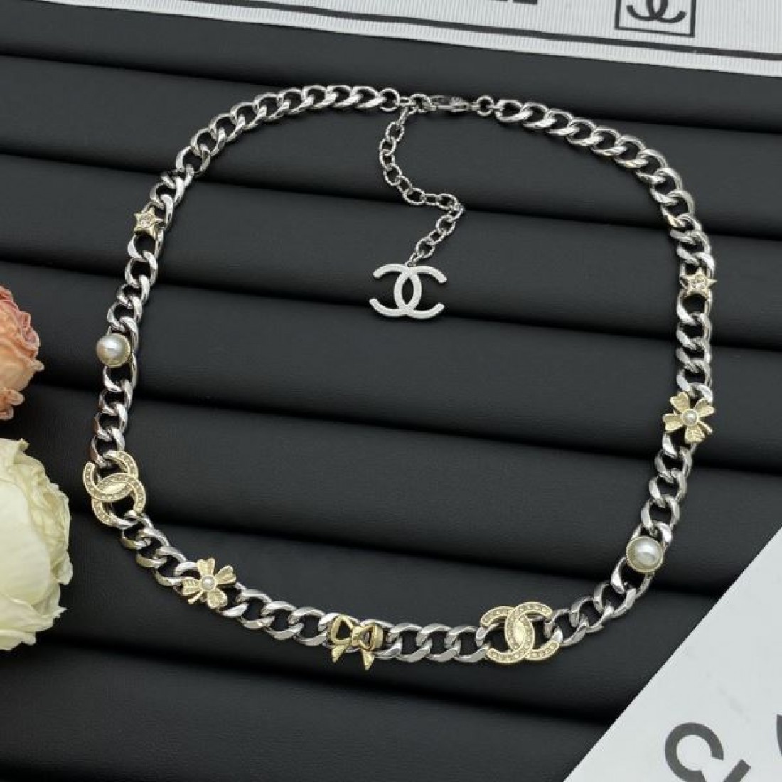 シャネル コピー ネックレス ロゴ 雑誌掲載も多数注目の新作 CHANEL