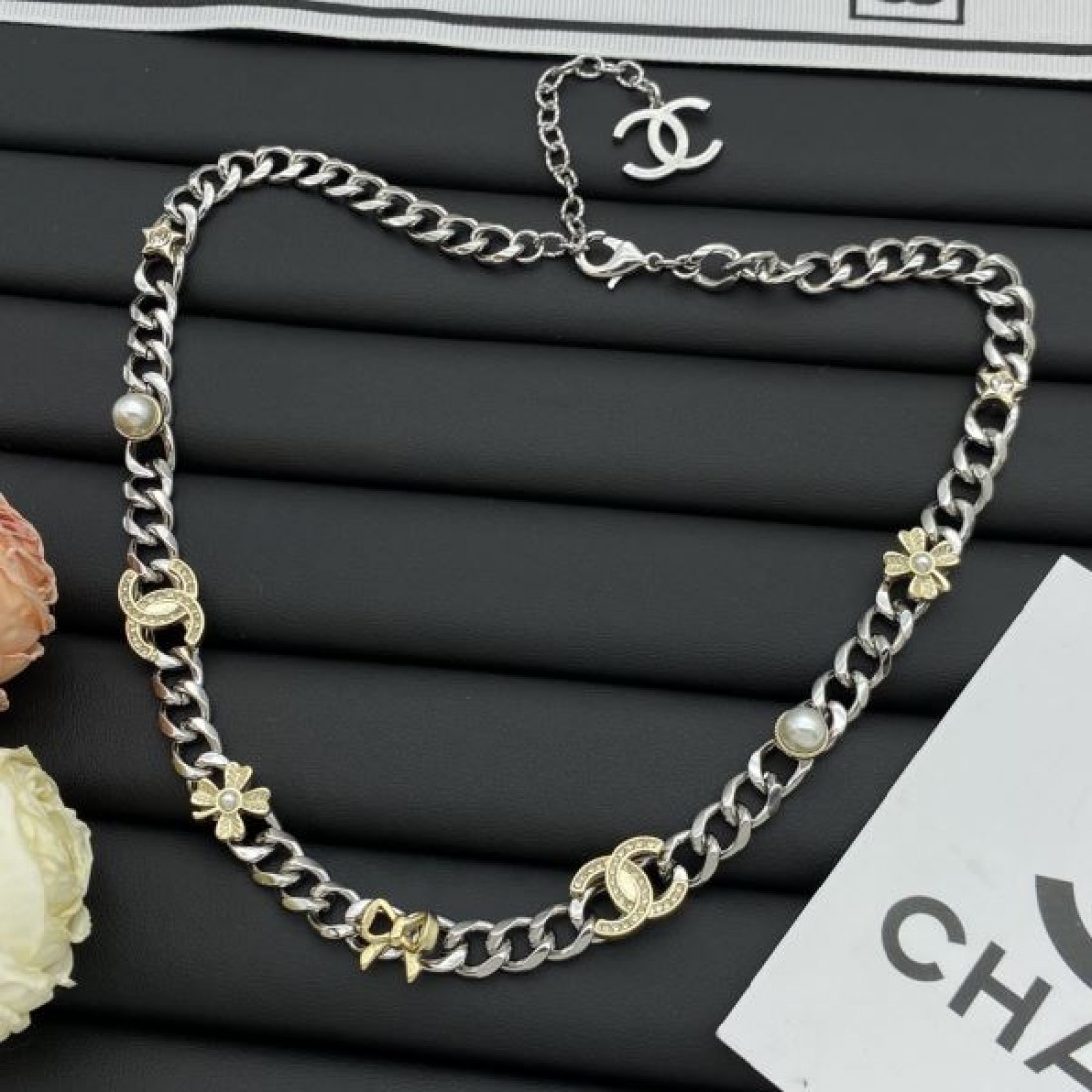 シャネル コピー ネックレス ロゴ 雑誌掲載も多数注目の新作 CHANEL