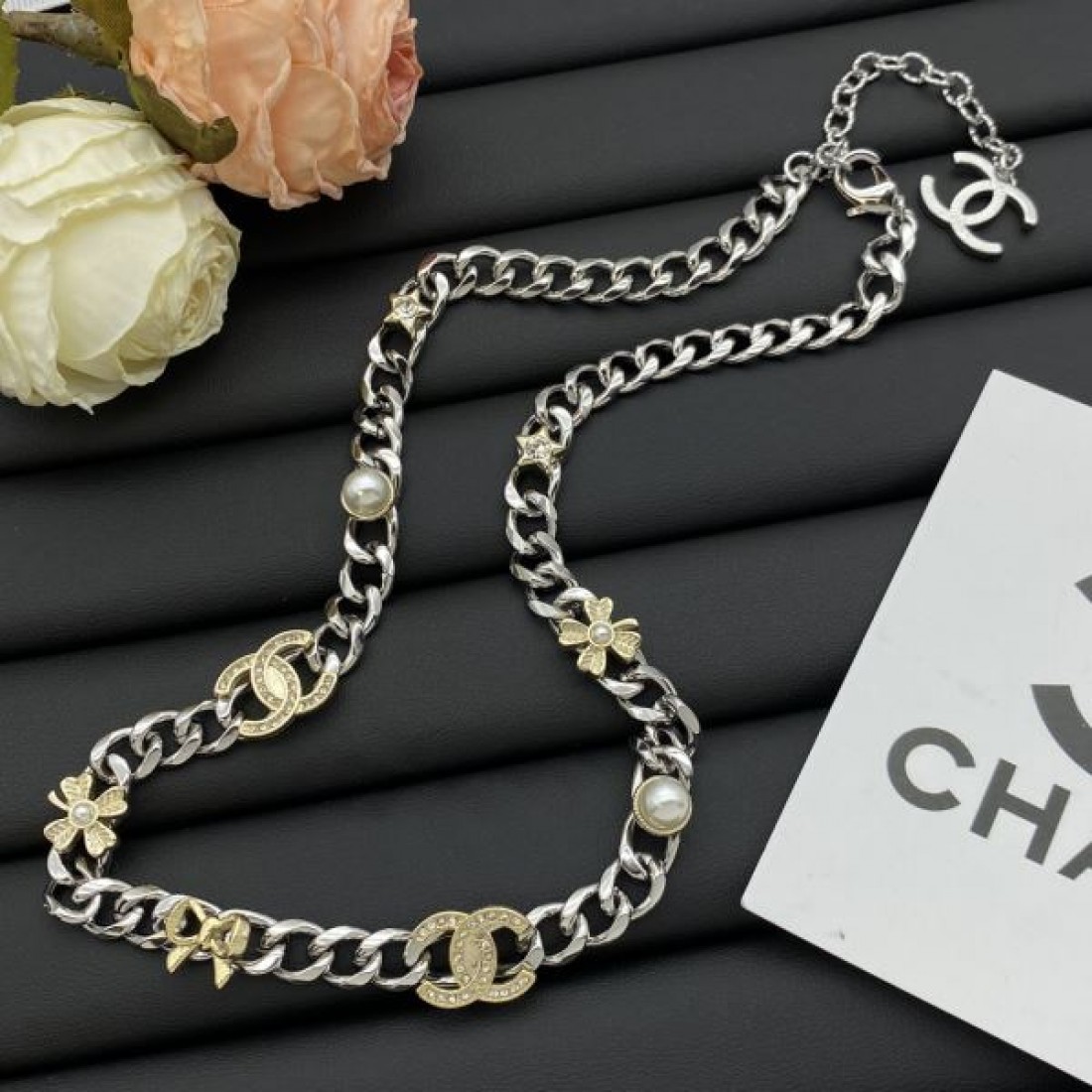 シャネル コピー ネックレス ロゴ 雑誌掲載も多数注目の新作 CHANEL