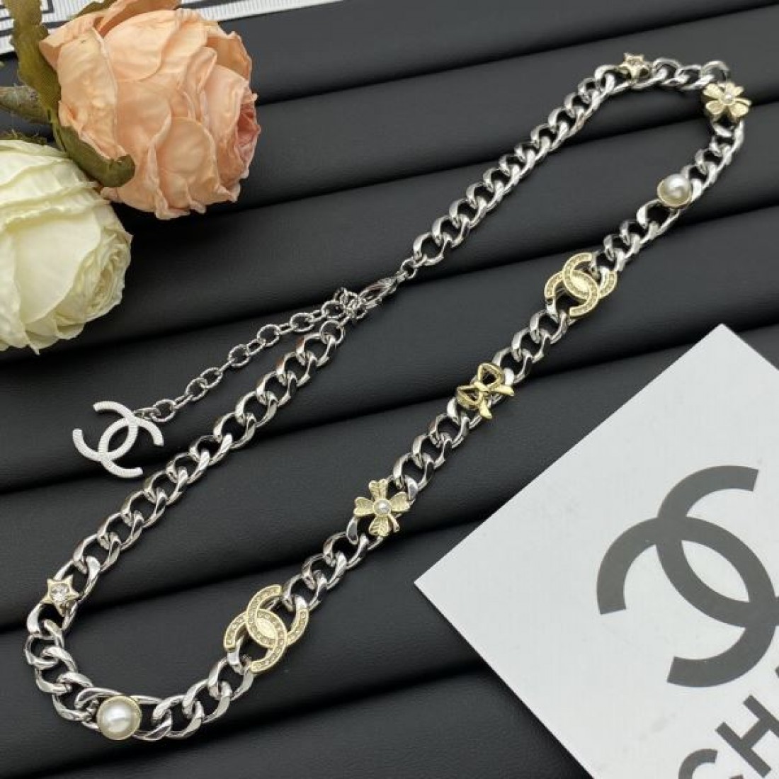 シャネル コピー ネックレス ロゴ 雑誌掲載も多数注目の新作 CHANEL