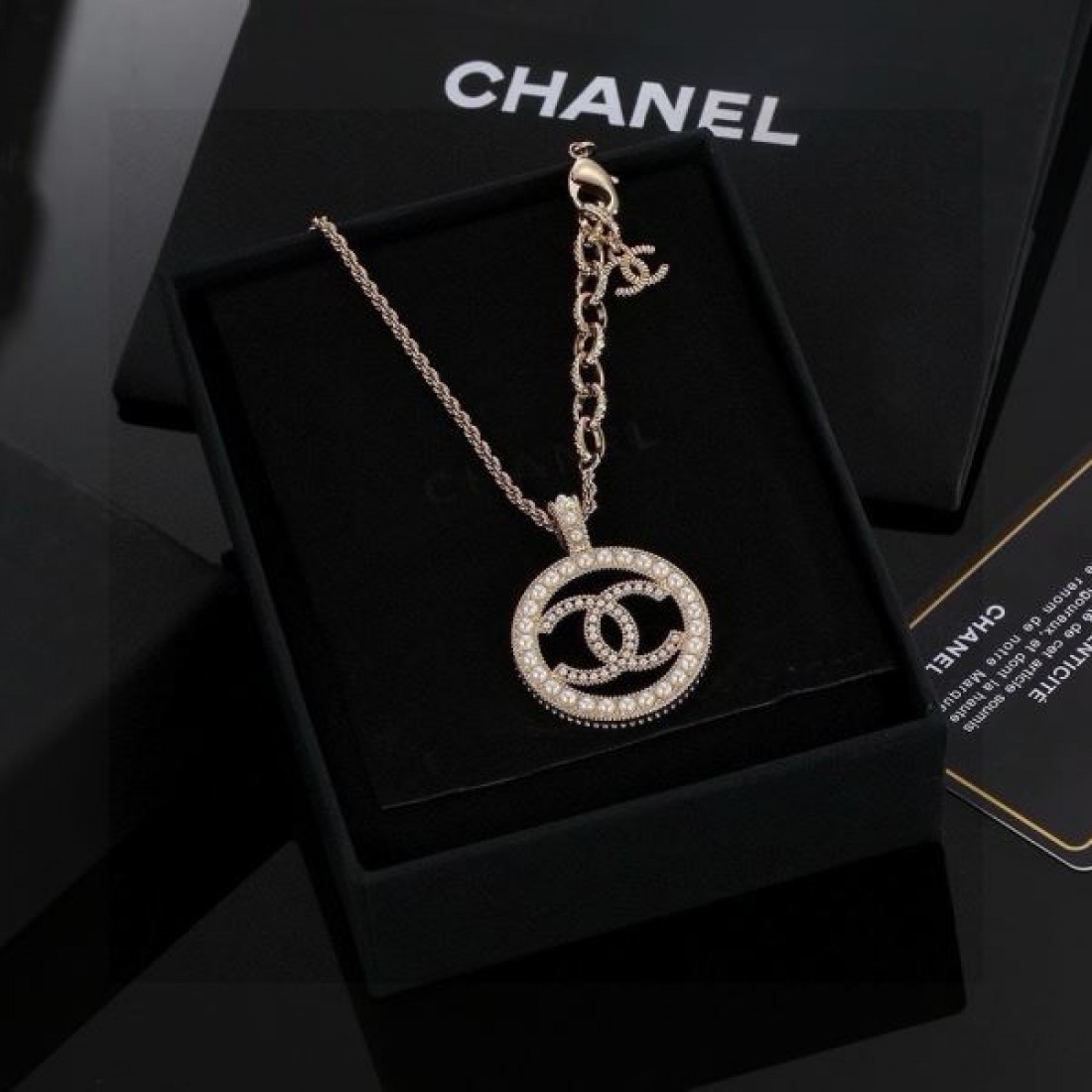CHANEL スーパーコピー ネックレス ロゴ セレブや芸能人からも愛用 シャネル